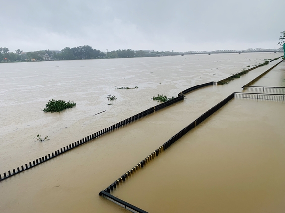 Thừa Thiên-Huế ngập trong nước lũ